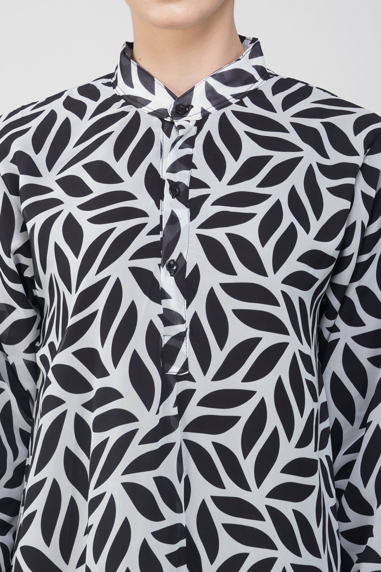 Black and white geometry long top