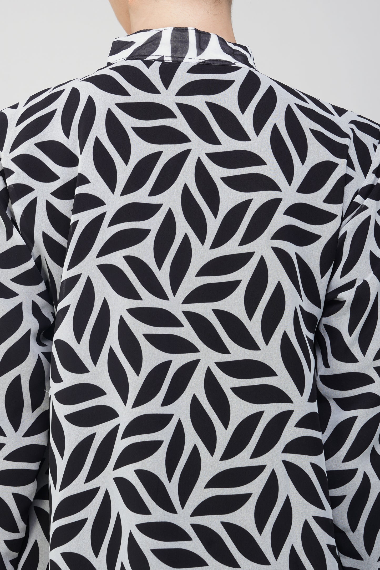 Black and white geometry long top